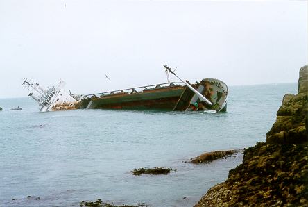 MV_Cita_wrecked_on_the_Isles_of_Scilly